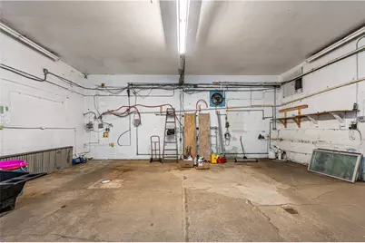 305 Division St, Jeannette, PA 15644 - Photo 24