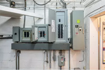 305 Division St, Jeannette, PA 15644 - Photo 30