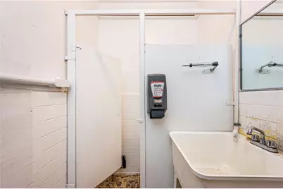 305 Division St, Jeannette, PA 15644 - Photo 32