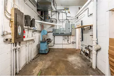 305 Division St, Jeannette, PA 15644 - Photo 28