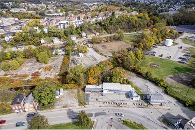 305 Division St, Jeannette, PA 15644 - Photo 10