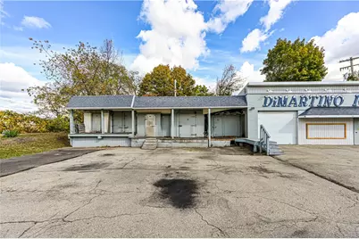 305 Division St, Jeannette, PA 15644 - Photo 4