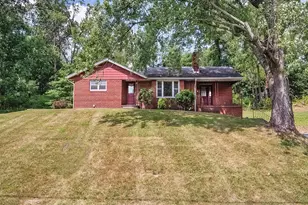 2977 Chautauqua Dr, Hampton, PA 15044 - Photo 1