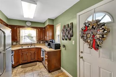 212 Johnston Dr, Ellwood City, PA 16117 - Photo 10