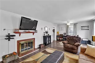 212 Johnston Dr, Ellwood City, PA 16117 - Photo 4