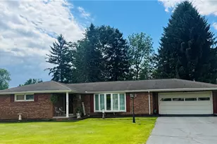 912 Lynn St, New Castle, PA 16101 - Photo 1