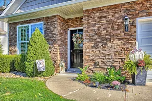 314 N Tuscan Way, Hempfield Township, PA 15601 - Photo 4