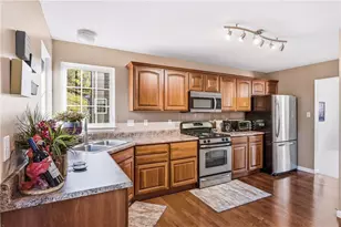 104 Broadstone Dr, Adams Township, PA 16046 - Photo 2