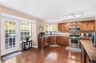 104 Broadstone Dr, Adams Township, PA 16046 - Photo 4