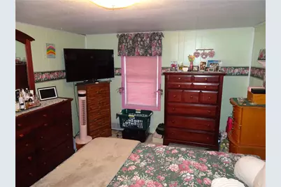 228 S 3rd St, Youngwood, PA 15697 - Photo 16