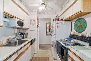 2160 Greentree Rd, Scott Township, PA 15220 - Photo 6