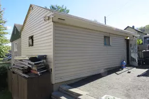 648 S 6th St, Jeannette, PA 15644 - Photo 28