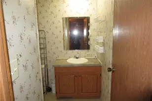 862 N Washington Rd, Washington Township, PA 16048 - Photo 14