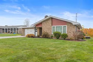 113 Tangelo Dr, Jefferson Hills, PA 15025 - Photo 2