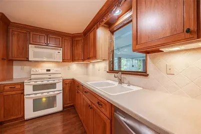 304 Alamo Dr, Pittsburgh, PA 15241 - Photo 8