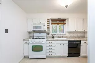 260 Hillary Dr, Pittsburgh, PA 15147 - Photo 16