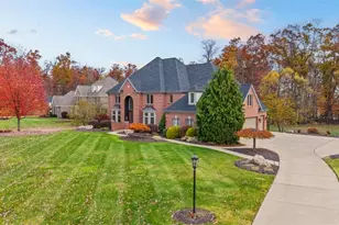 112 Mirage Dr, Cranberry Township, PA 16066 - Photo 2