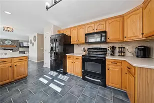 227 Sandworks Rd, Hempfield Township, PA 15639 - Photo 10