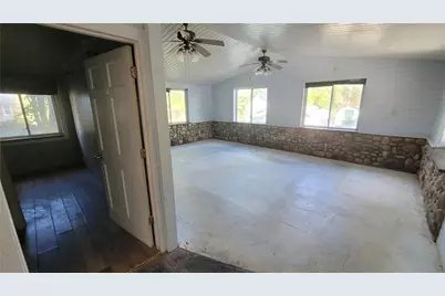 20 S 2nd St, Youngwood, PA 15697 - Photo 8