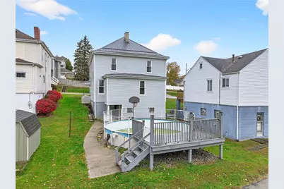 105 Center Ave, Mt Pleasant Boro, PA 15666 - Photo 4