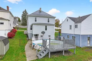 105 Center Ave, Mt Pleasant Boro, PA 15666 - Photo 4