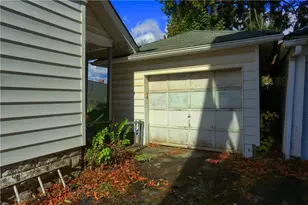 18 W Moody Ave, New Castle, PA 16101 - Photo 4