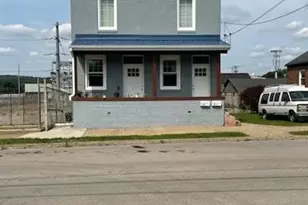 56 Franklin Ave, Ellwood City, PA 16117 - Photo 2