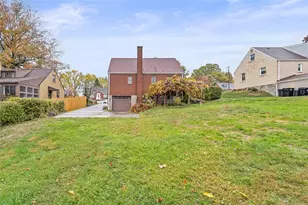 3217 Elderwood Dr, Bethel Park, PA 15102 - Photo 24