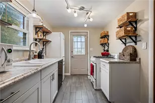 902 Delaware Ave, New Castle, PA 16105 - Photo 8