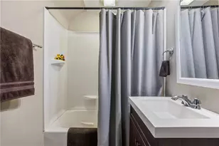 902 Delaware Ave, New Castle, PA 16105 - Photo 20