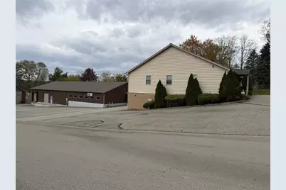 424 E Gibson Avenue, Connellsville, PA 15425 - Photo 2