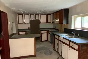 302 Arcadia Rd, Montgomery-Grant, PA 15712 - Photo 2