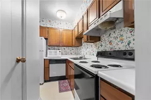 103 Jamestown Dr, Scott Township, PA 15216 - Photo 12