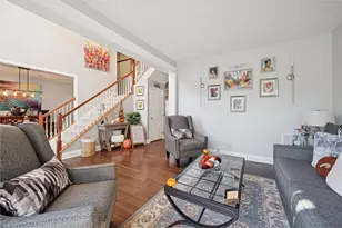 1005 Autumn Woods Dr, Moon-Crescent Township, PA 15108 - Photo 4