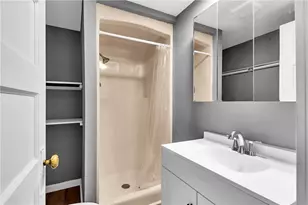 825 Walnut St, Rochester, PA 15074 - Photo 14