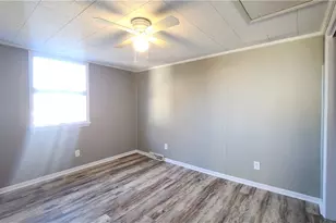 410 Longfellow St, Vandergrift, PA 15690 - Photo 20