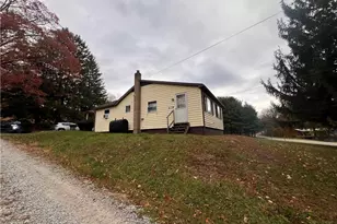 279 Snyder Ln, Burrel-Blacklick, PA 15717 - Photo 4