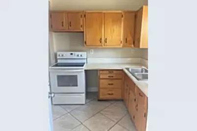 28 S 12th St, Jeannette, PA 15644 - Photo 4