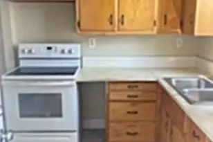 28 S 12th St, Jeannette, PA 15644 - Photo 4