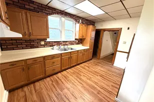 154 Jefferson Ave, Vandergrift, PA 15690 - Photo 8