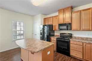 1966 Georgetown Dr, Pittsburgh, PA 15143 - Photo 10