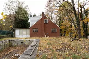 310 McCutcheon Ln, Pittsburgh, PA 15235 - Photo 2