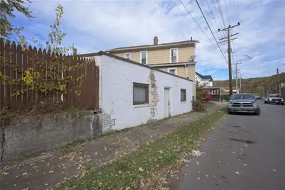 203 Short 10th St, Beaver Falls, PA 15010 - Photo 2