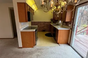 432 Violet Dr, Lower Burrell, PA 15068 - Photo 10