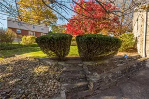 1751 Helen Dr, Pittsburgh, PA 15216 - Photo 32