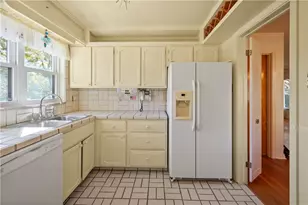 1751 Helen Dr, Pittsburgh, PA 15216 - Photo 14