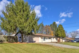 206 Sandalwood Dr, Cranberry Township, PA 16066 - Photo 2