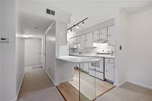 1060 Chatham Park Dr, Scott Township, PA 15216 - Photo 8