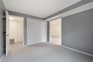 1060 Chatham Park Dr, Scott Township, PA 15216 - Photo 22