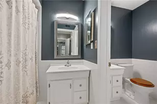 1060 Chatham Park Dr, Scott Township, PA 15216 - Photo 24